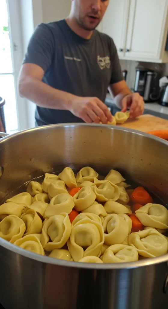 Schritt-für-Schritt-Anleitung – Cremige Tortellini Suppe in 20 Minuten